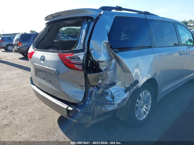 Toyota Sienna Xle 8 Passenger 2017 5TDYZ3DC0HS809490 Image 6