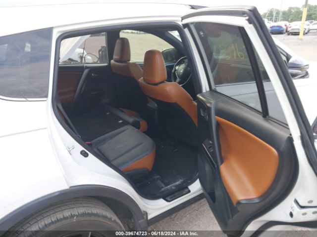 JTMJFREV3JJ183790 Toyota RAV4 SE