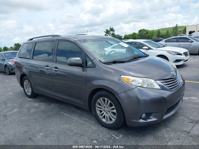 Toyota Sienna Xle Premium 8 Passenger 2016 5TDYK3DC9GS742987 головне зображення