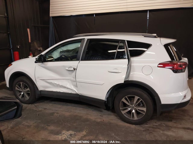 Toyota Rav4 Xle 2018 2T3RFREV6JW845561 Image 14