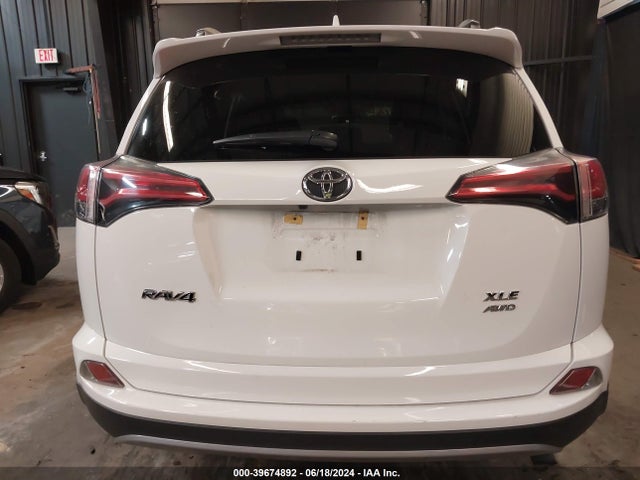Toyota Rav4 Xle 2018 2T3RFREV6JW845561 Image 16