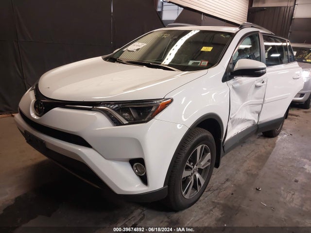 Toyota Rav4 Xle 2018 2T3RFREV6JW845561 Image 2