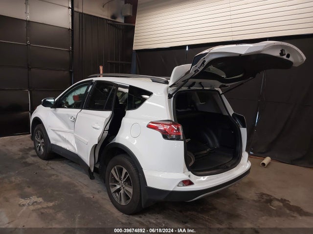 Toyota Rav4 Xle 2018 2T3RFREV6JW845561 Image 3
