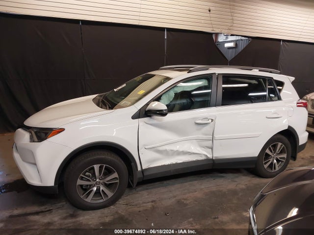 Toyota Rav4 Xle 2018 2T3RFREV6JW845561 Image 6