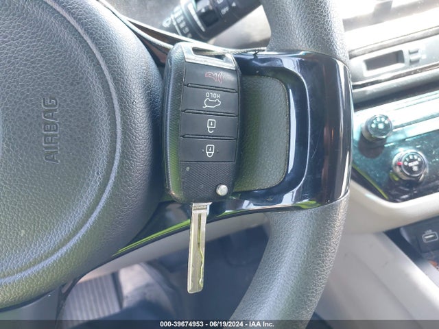 KIA SEDONA LX 2016 KNDMB5C19G6106368 Image 11