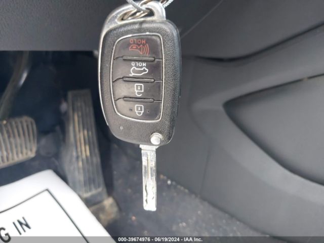 KM8J3CA48HU455709 Hyundai TUCSON SE