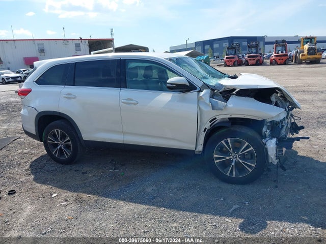 Toyota Highlander Le 2019 5TDZZRFH4KS335180 Image 13