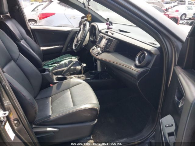 2T3NFREVXGW273336 Toyota RAV4 SE