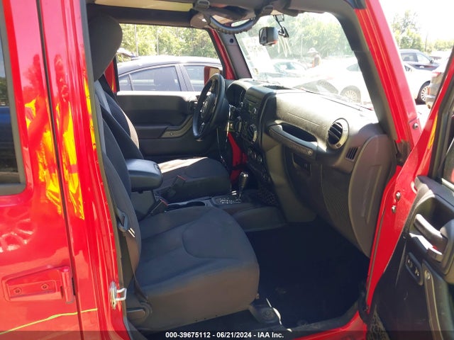 1C4BJWDG8HL710208 Jeep Wrangler Unlimited Sport 4x4