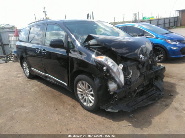 Toyota Sienna Xle Premium 8 Passenger 2015 5TDYK3DC9FS646811 main image