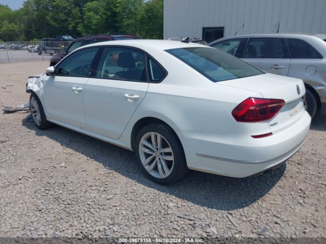1VWLA7A3XKC010173 Volkswagen Passat 2.0t Wolfsburg Edition