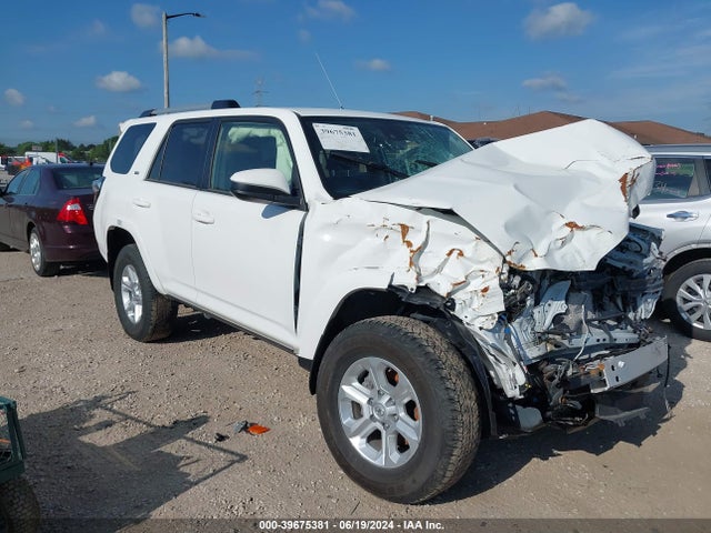 Toyota 4RUNNER SR5 2022 JTEMU5JR9N6043798 main image