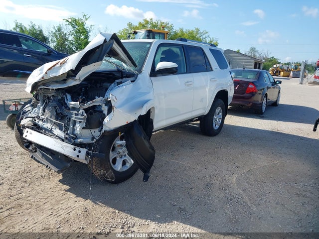 Toyota 4RUNNER SR5 2022 JTEMU5JR9N6043798 Image 2