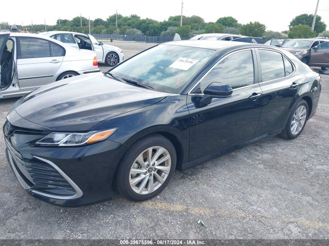 Toyota CAMRY LE 2024 4T1C11AK8RU881323 Image 2