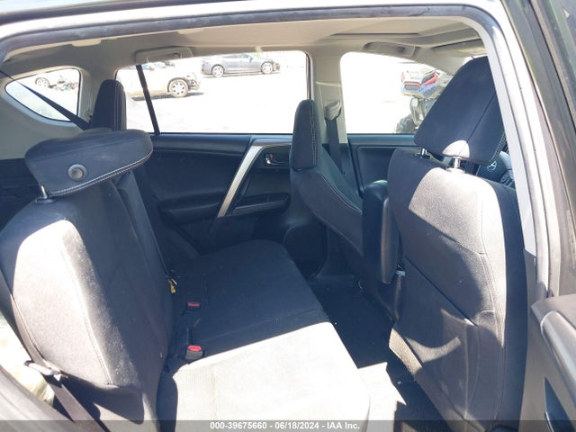 Toyota Rav4 Xle 2018 JTMRFREV9JJ200322 Image 8