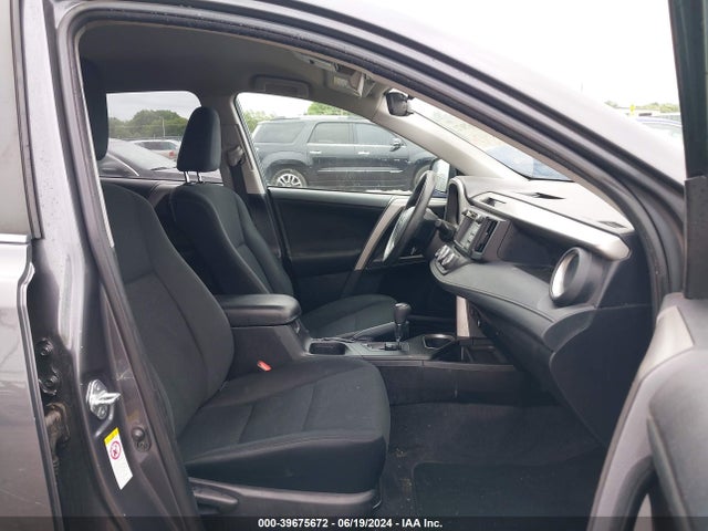 Toyota RAV4 LE 2018 2T3ZFREV4JW442727 Image 5