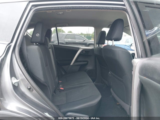 Toyota RAV4 LE 2018 2T3ZFREV4JW442727 Image 8