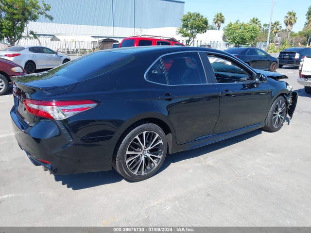 Toyota CAMRY SE 2018 4T1B11HK0JU110313 Image 4