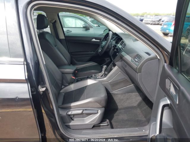 3VV2B7AX8JM029432 Volkswagen Tiguan 2.0t Se/2.0t Sel