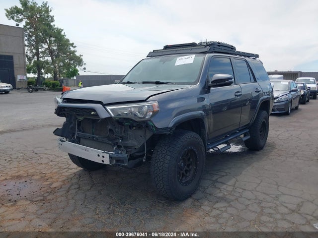 Toyota 4runner Sr5 Premium 2018 JTEBU5JR0J5564156 Image 2