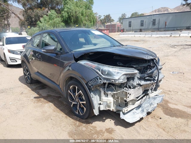 Toyota C-HR XLE 2018 NMTKHMBX6JR042687 main image