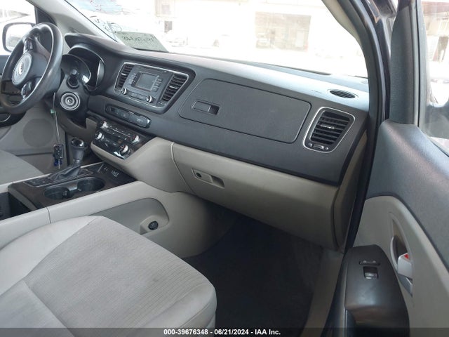 KIA SEDONA LX 2016 KNDMB5C15G6165871 Image 5