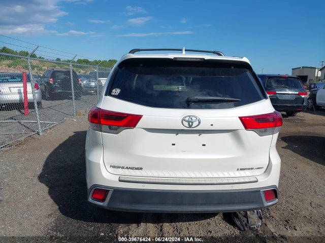 Toyota Highlander Limited Platinum 2017 5TDDZRFH1HS423977 Image 16
