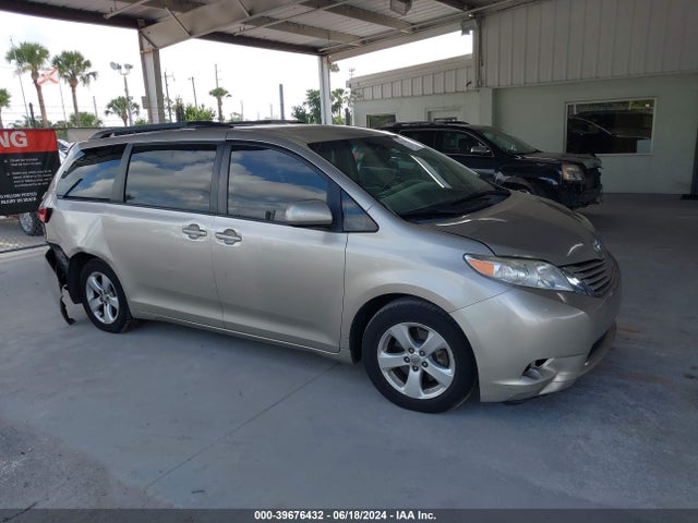 Toyota Sienna Le 8 Passenger 2015 5TDKK3DC5FS672456 main image