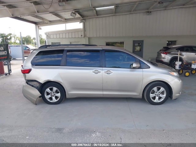 Toyota Sienna Le 8 Passenger 2015 5TDKK3DC5FS672456 Image 13