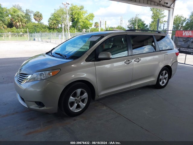 Toyota Sienna Le 8 Passenger 2015 5TDKK3DC5FS672456 Image 2