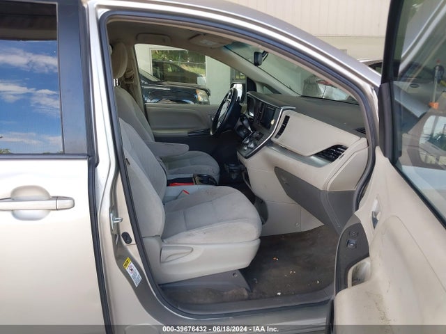 Toyota Sienna Le 8 Passenger 2015 5TDKK3DC5FS672456 Image 5