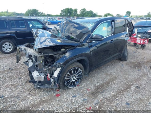 5TDJZRFH3JS847945 Toyota Highlander Se