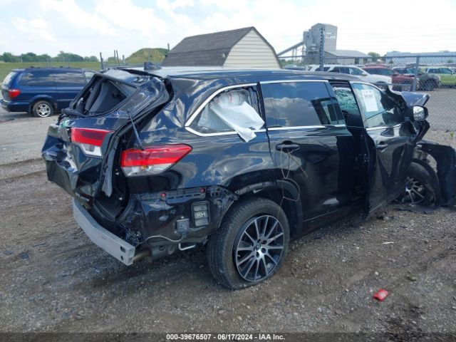 5TDJZRFH3JS847945 Toyota Highlander Se