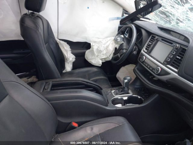 5TDJZRFH3JS847945 Toyota Highlander Se