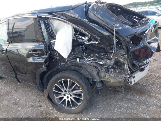 5TDJZRFH3JS847945 Toyota Highlander Se