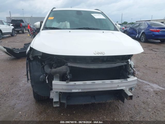 3C4NJCBB9JT494589 Jeep Compass Sun And Wheel Fwd