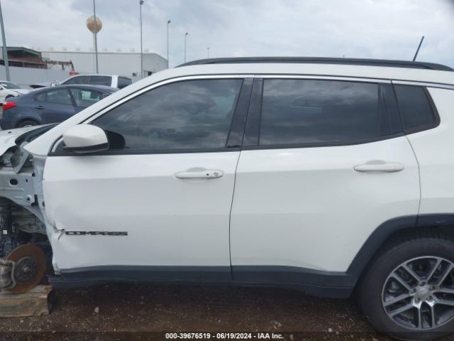 3C4NJCBB9JT494589 Jeep Compass Sun And Wheel Fwd