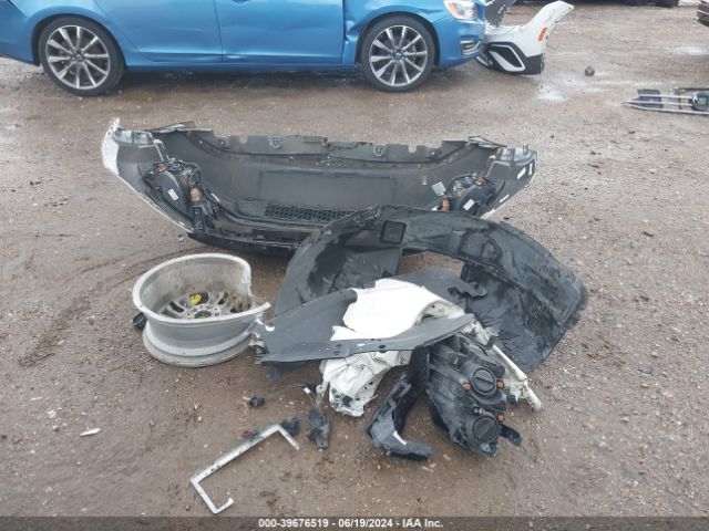 3C4NJCBB9JT494589 Jeep Compass Sun And Wheel Fwd
