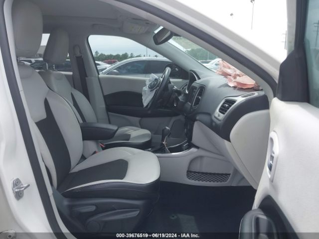 3C4NJCBB9JT494589 Jeep Compass Sun And Wheel Fwd