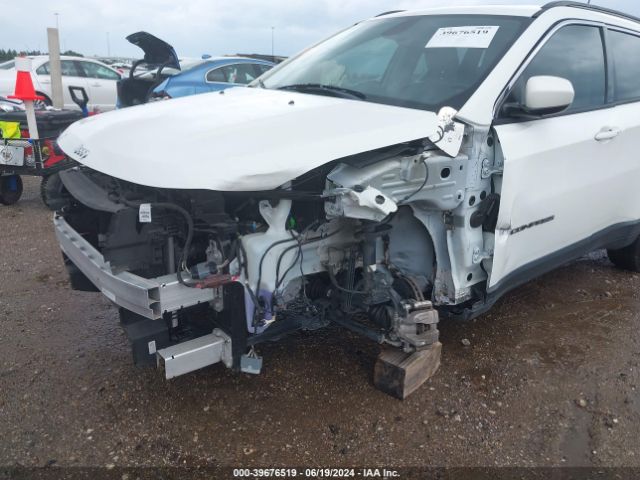 3C4NJCBB9JT494589 Jeep Compass Sun And Wheel Fwd