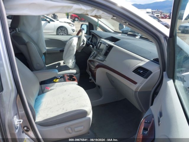 5TDDK3DC9ES083093 Toyota Sienna Limited 7 Passenger