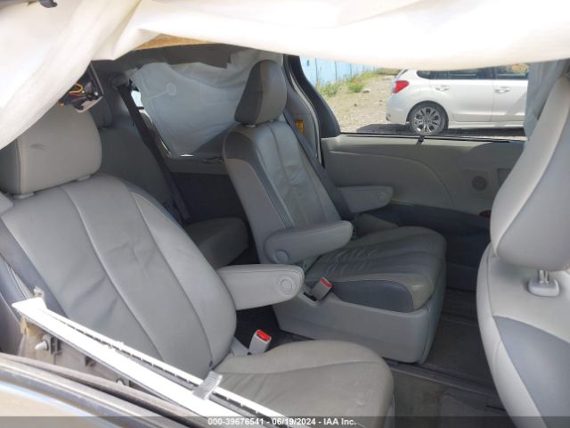 5TDDK3DC9ES083093 Toyota Sienna Limited 7 Passenger