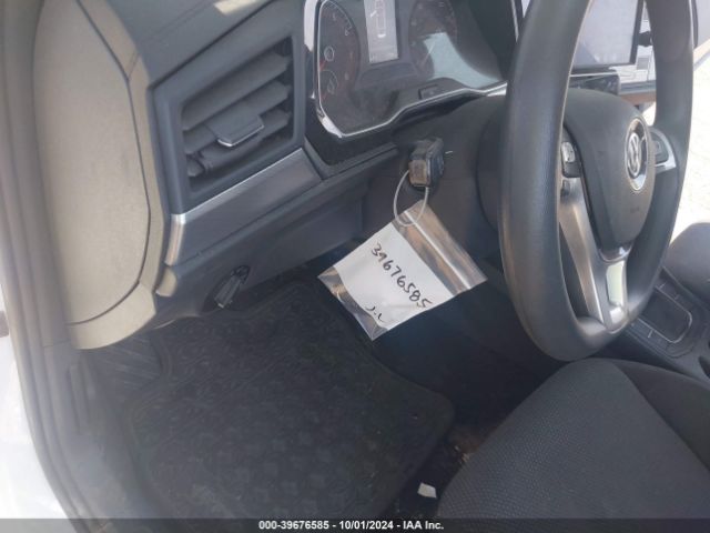 3VWN57BU8KM038802 Volkswagen Jetta 1.4t S