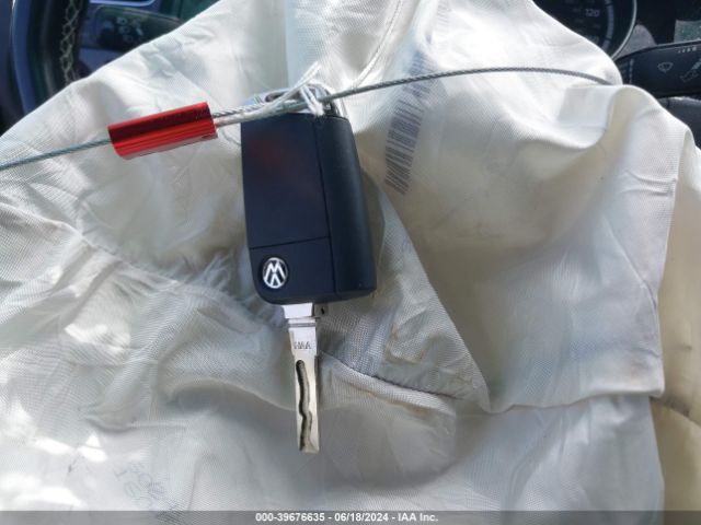 WVWUF7AU1GW279086 Volkswagen Golf R 4-door