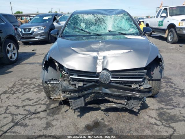 WVWUF7AU1GW279086 Volkswagen Golf R 4-door