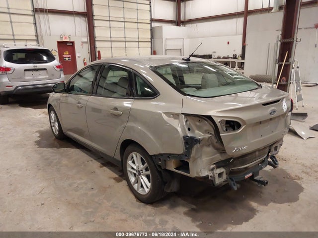 Ford FOCUS SE 2016 1FADP3F27GL387619 Image 3