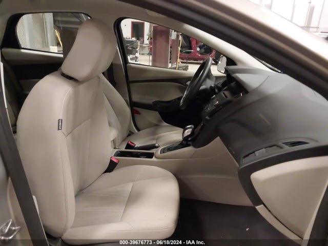 Ford FOCUS SE 2016 1FADP3F27GL387619 Image 5