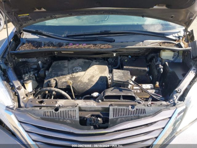 5TDKZ3DCXHS777573 Toyota Sienna Le 8 Passenger