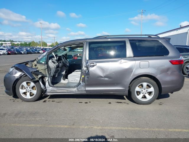 5TDKZ3DCXHS777573 Toyota Sienna Le 8 Passenger