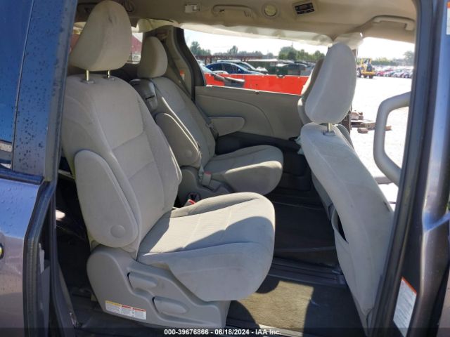 5TDKZ3DCXHS777573 Toyota Sienna Le 8 Passenger